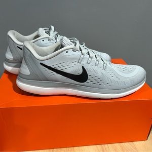 New Nike women’s Flex Grey/Black
